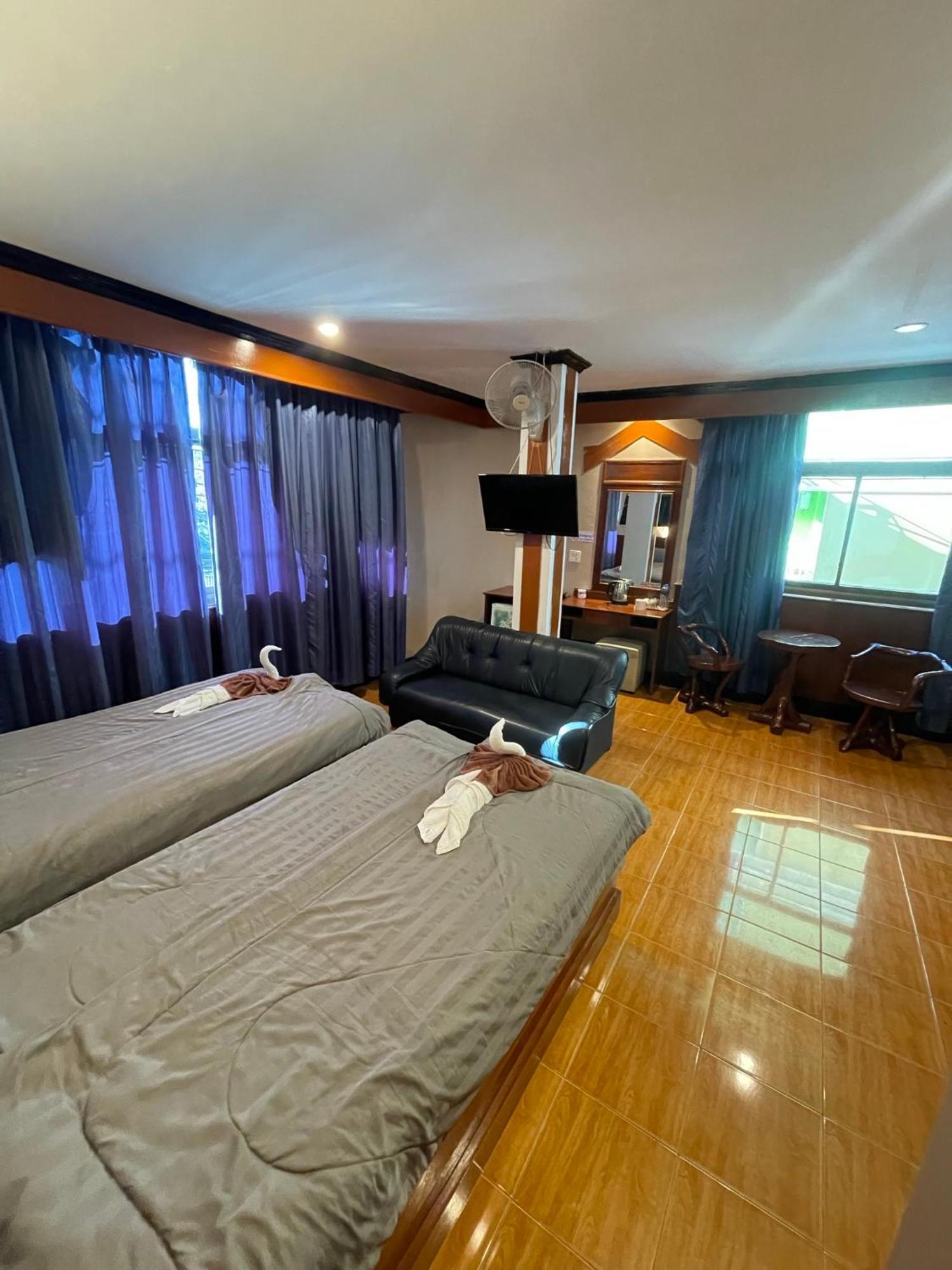 Centre Point Patong Hotel Exterior photo