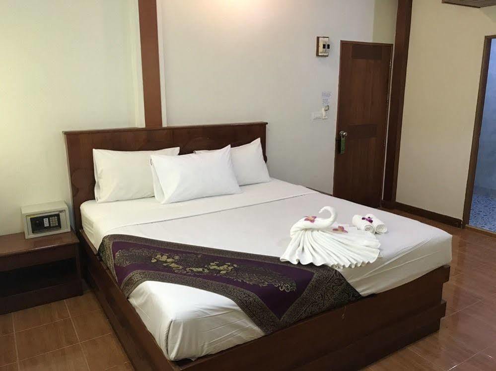 Centre Point Patong Hotel Exterior photo